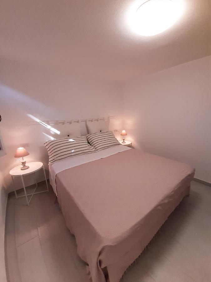 Sun Sea And Relax Villetta A Due Passi Dal Mare Solanas  Exterior photo